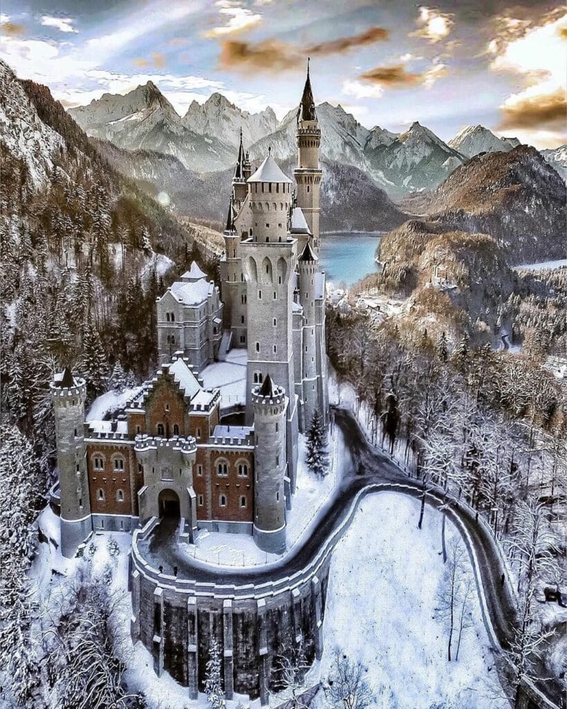 Schloss Neuschwanstein Castle in Winter, Germany