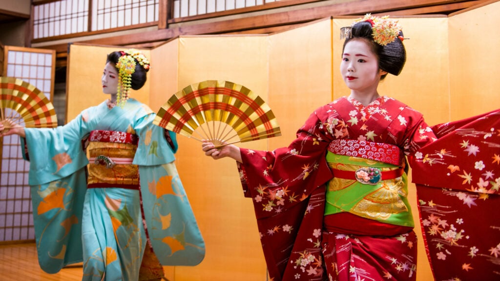 Geisha performance in Kyoto, a very interesting thing to do in Kyoto, Japan