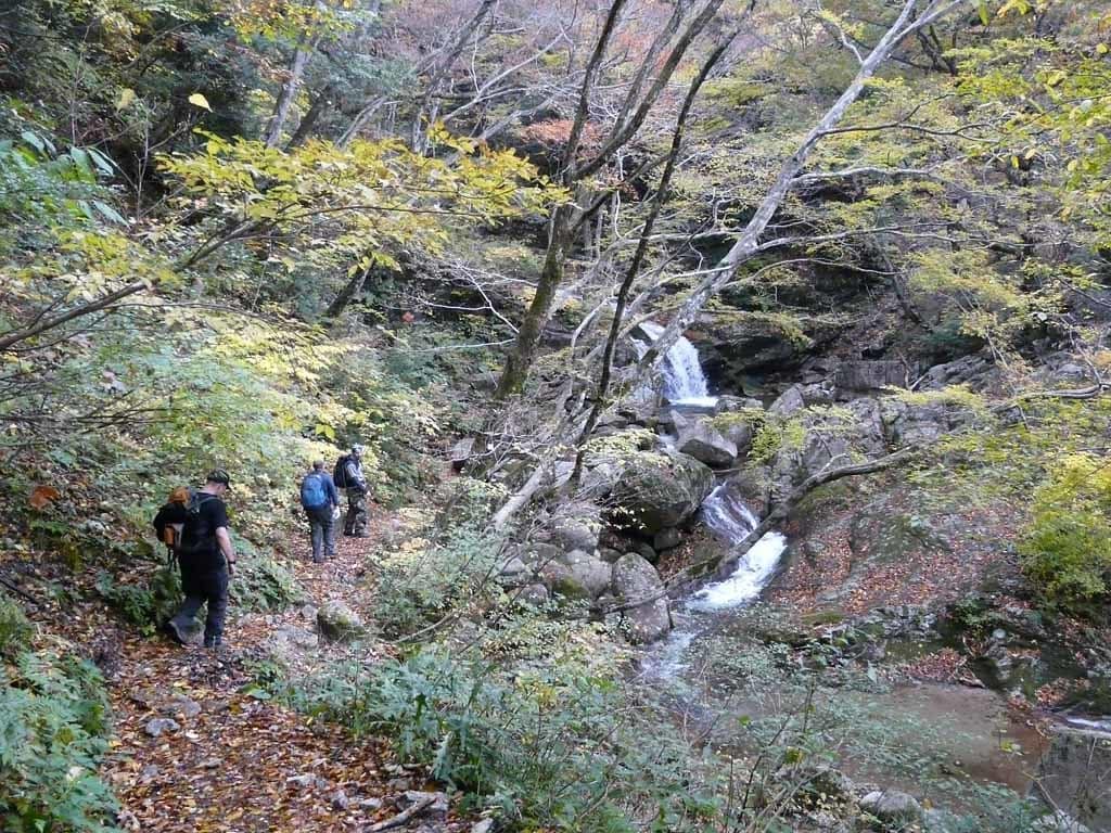 Hiking at Yatsubushi waterfalls Osaka