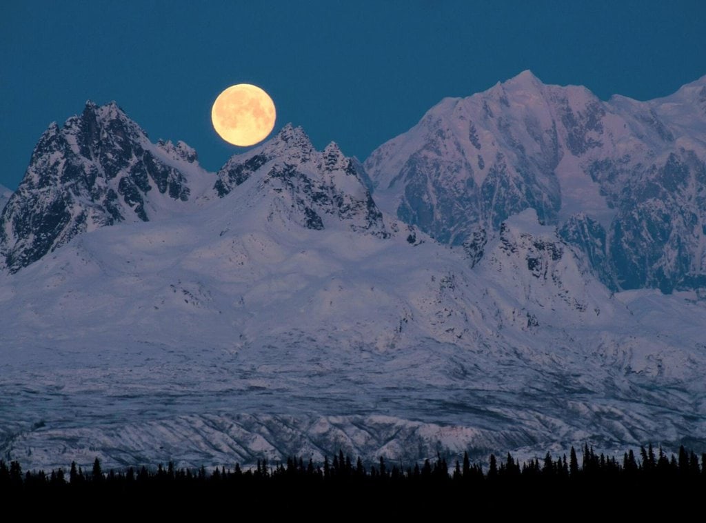 A full moonrise in Alaska