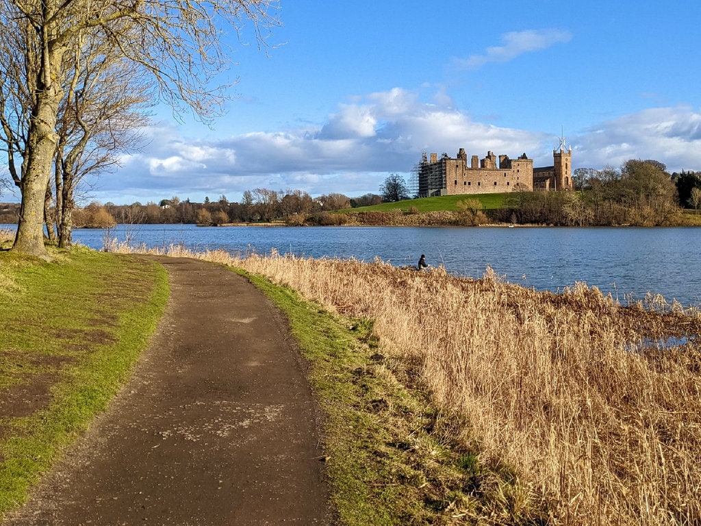 Stop at the Linlithgow Palace during your ride from Edinburgh to Falkirk