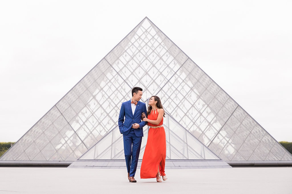 A couple at the Louvre - Honeymoon in Paris