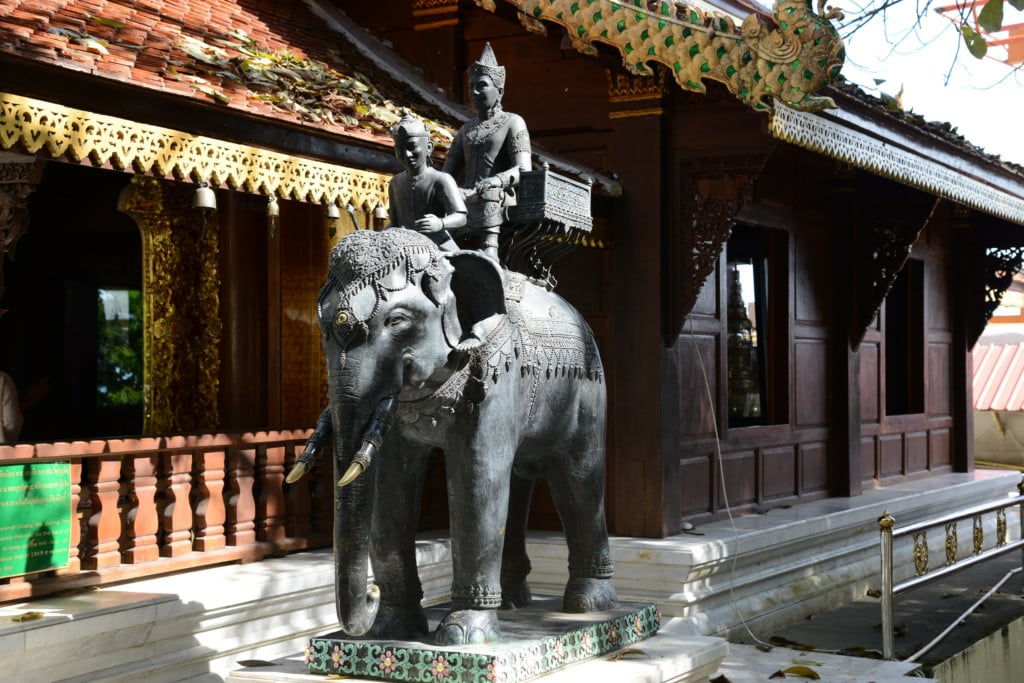 Elephant monument near Wat Phra That Doi Suthep temple