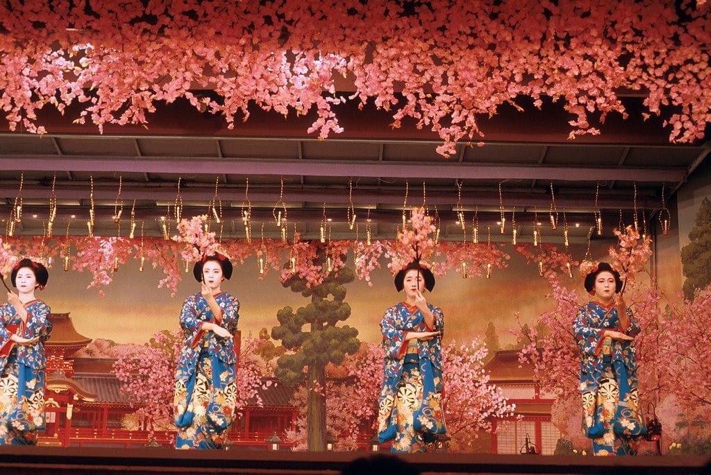 geisha dances of Miyako Odori