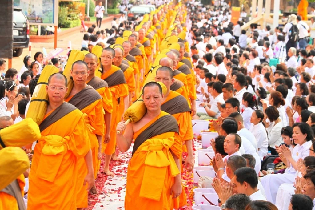 Buddhists on Makha Bucha Day in Bangkok