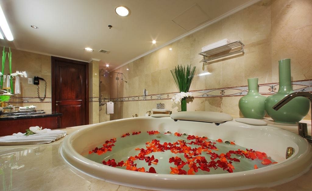 Rex Hotel Jacuzzi in Ho Chi Minh City
