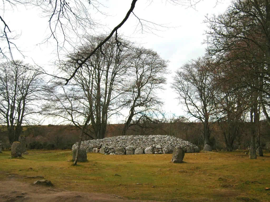 Clava Cairns Burial Chamber and Stone Circles
